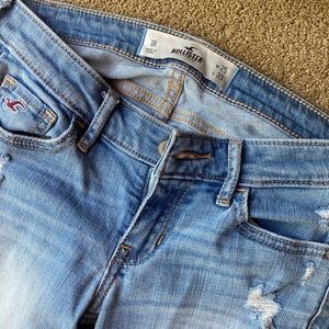 Hollister Women’s Jeans, SIZE: 25 waist, 33 length, COLOR: light blue wash